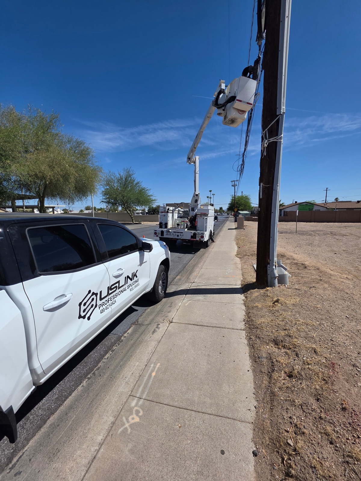 USLINK crew on a daytime aerial pole splice